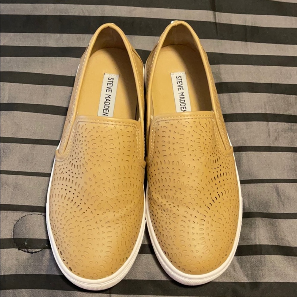 Steve Madden slip on sneaker